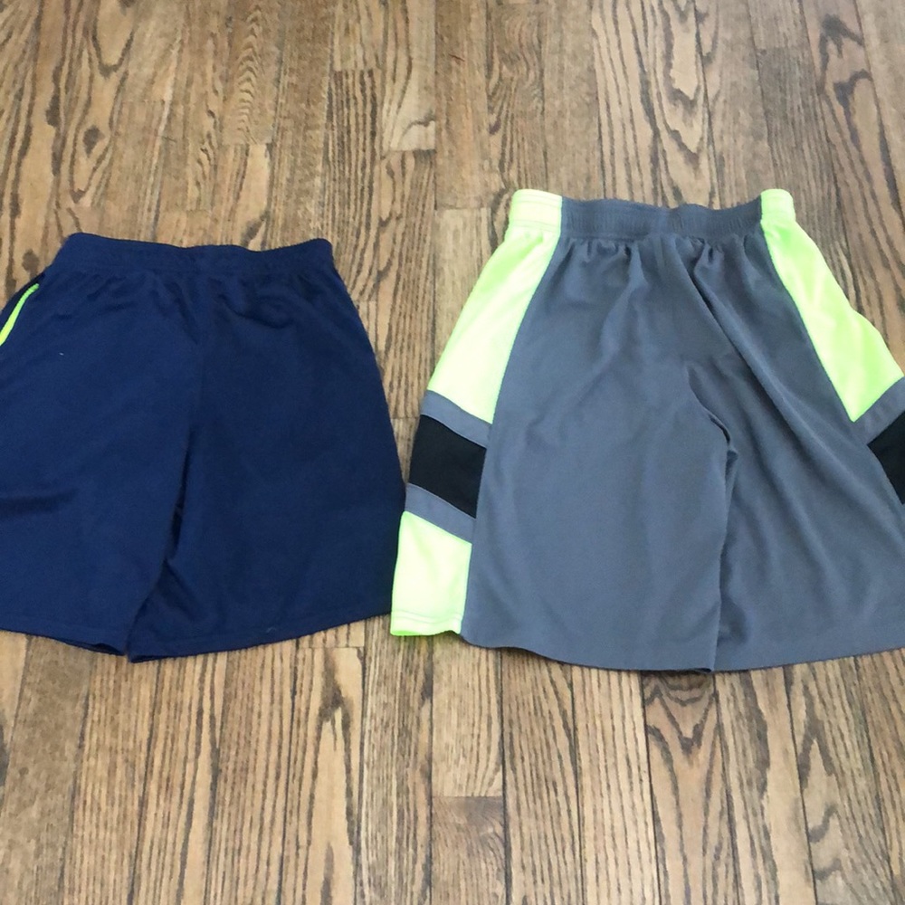Lot of 2 under amour shorts size boys  10/12 - Picture 2 of 2